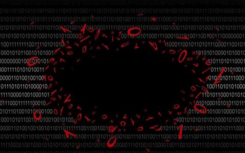8个月，他通过写软件拉了24个2000人的QQ群