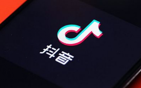 美少女嗨购直播蹦迪带货千万，老男孩嗨购不到500元！