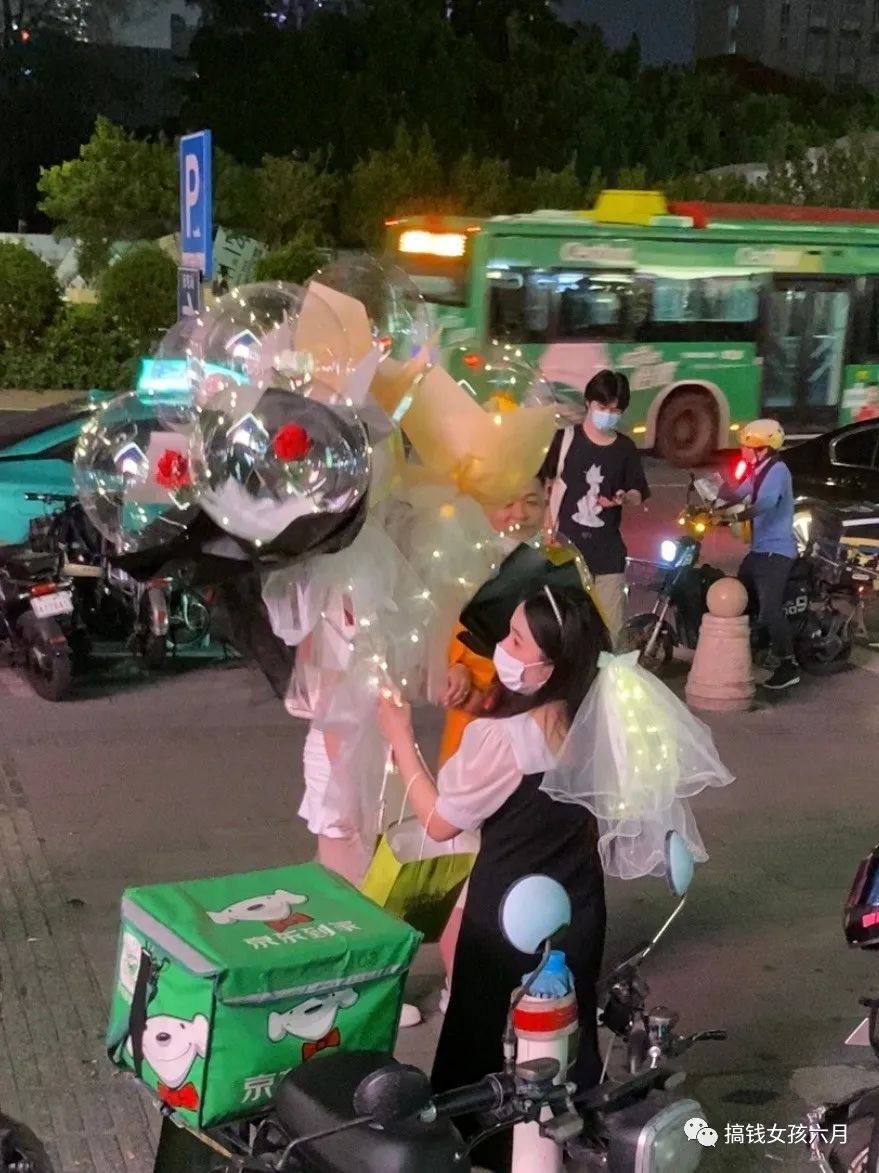 520快到了，分享一个情人节摆摊可以日赚1000的品