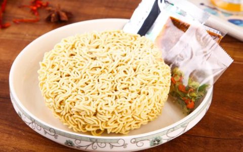 在抖音只卖桶装面，销量100万单！