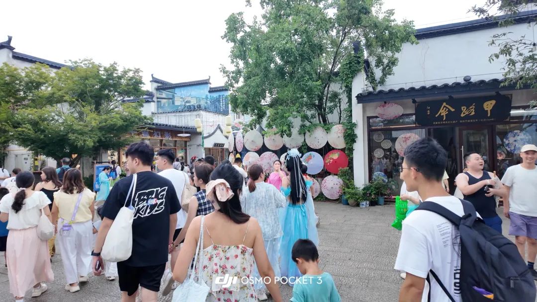 去了一趟庐山，才发现被李白忽悠了
